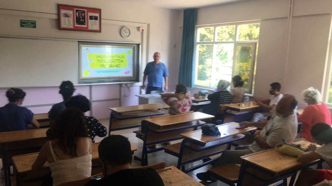 Bülent ECEVİT BALCI tarafından Öğretmenlerimize COVİD -19 süreci ve öğrencilerin okula uyum sürecinin kolaylaştırılması konulu seminer verdi.