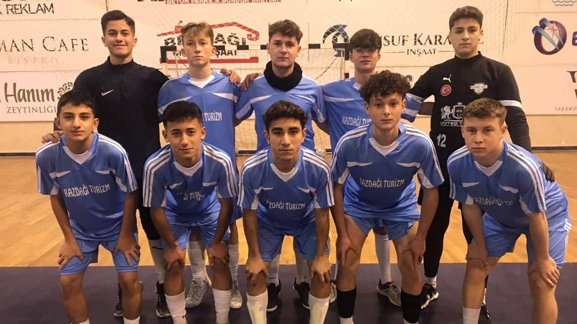  Okulumuz, Edremit Körfez grubunda oynadığı tüm maçları kazanarak grup birincisi olmuştur.