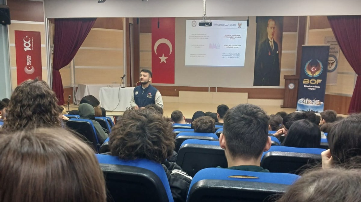  “Gençlik ve Güvenli Gelecek” Konulu Konferansa Öğrencilerimiz Katıldı.