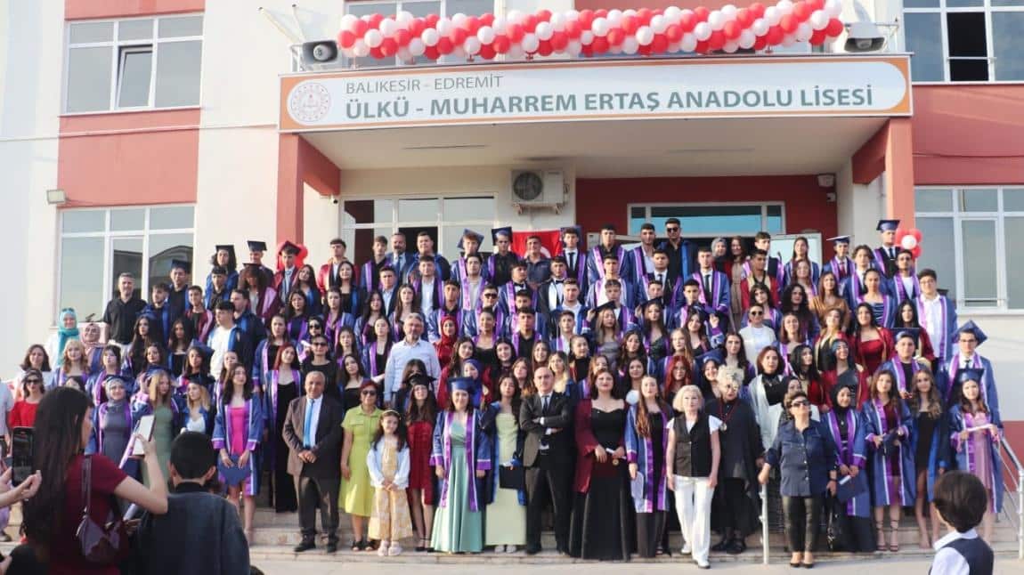 Son Sınif Öğrencilerimize Okul Bahçesinde Mezuniyet Töreni Yapıldı.